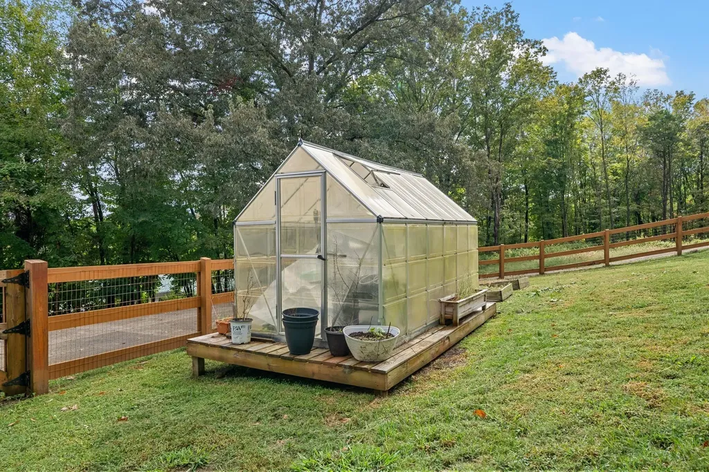1176 Seven Mile Ferry Road, N Clarksville TN 37040