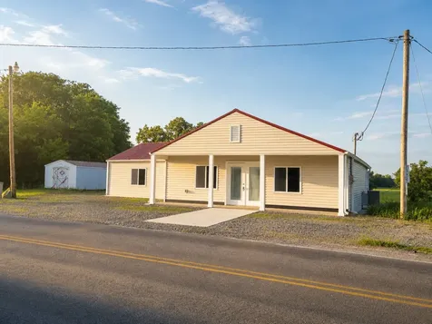 1374 Stroudsville Road, N Adams TN 37010