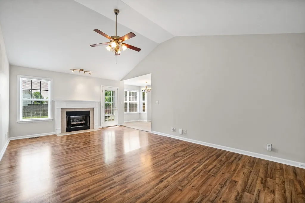 3865 Roscommon Way Clarksville TN 37040