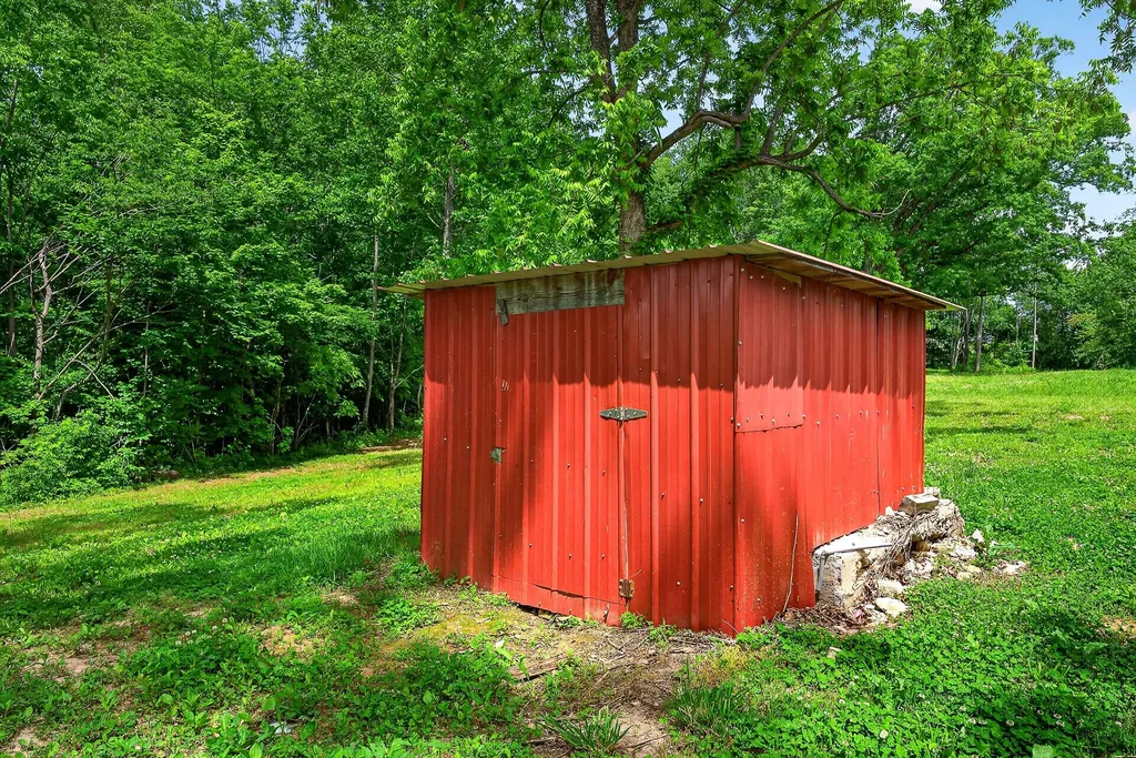 1437 Jefferson Road Smithville TN 37166
