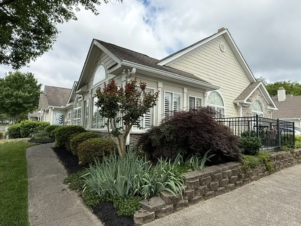 825 Browns Lane Gallatin TN 37066