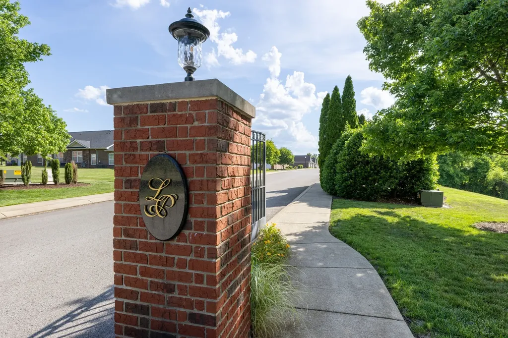 395 Devon Chase Hill Gallatin TN 37066