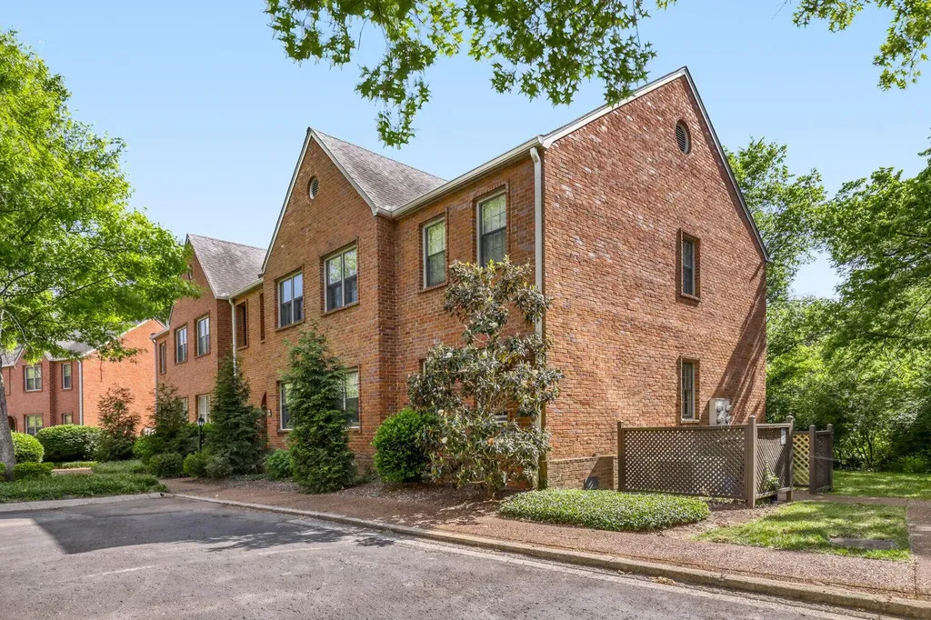 229 Westchase Drive Nashville TN 37205