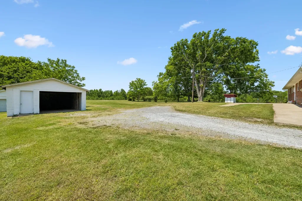 2586 Highway 48 Clarksville TN 37040