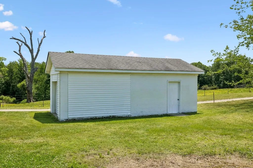 2586 Highway 48 Clarksville TN 37040