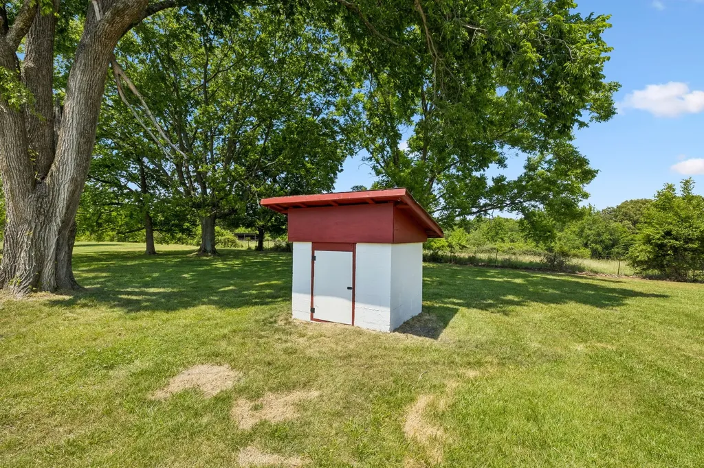2586 Highway 48 Clarksville TN 37040