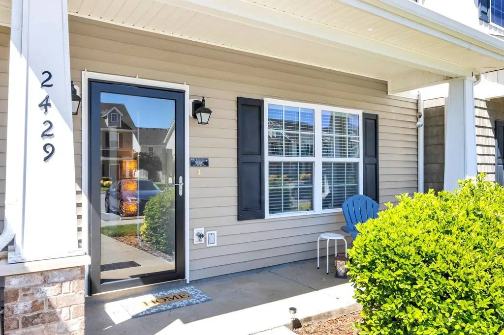 2429 New Holland Circle Murfreesboro TN 37128