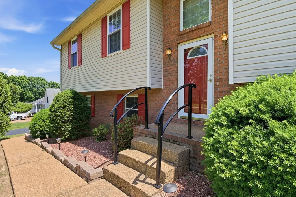 206 Brookhaven Drive Columbia TN 38401