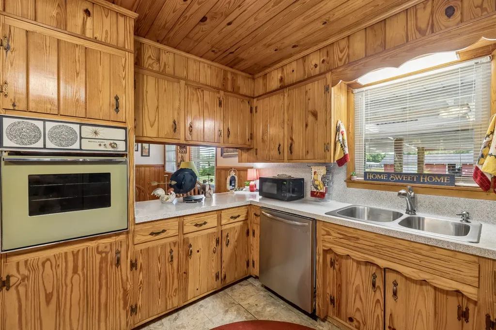 8997 Holmes Creek Road Smithville TN 37166