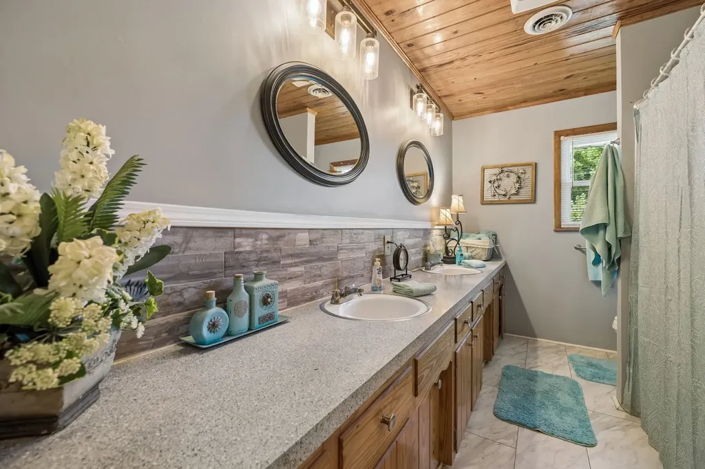 8997 Holmes Creek Road Smithville TN 37166