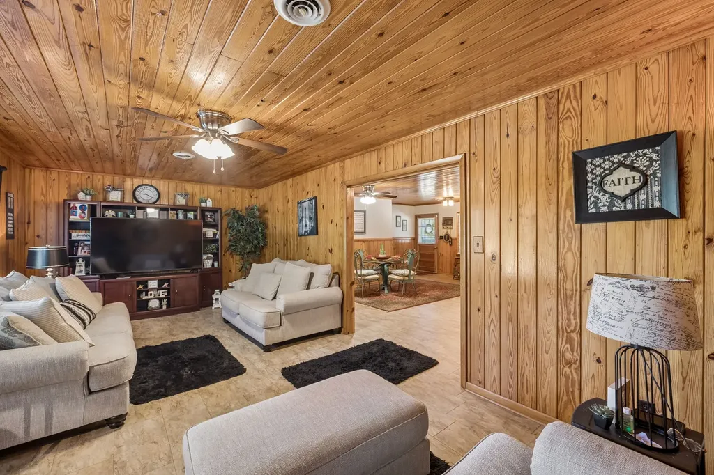 8997 Holmes Creek Road Smithville TN 37166