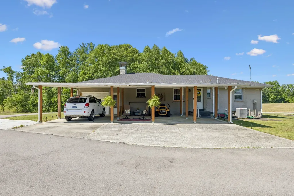 8997 Holmes Creek Road Smithville TN 37166