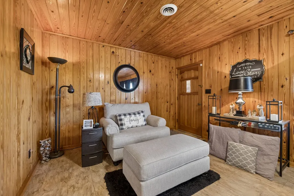 8997 Holmes Creek Road Smithville TN 37166