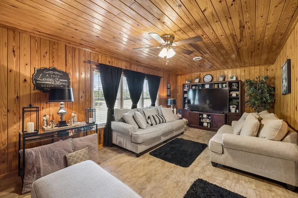 8997 Holmes Creek Road Smithville TN 37166