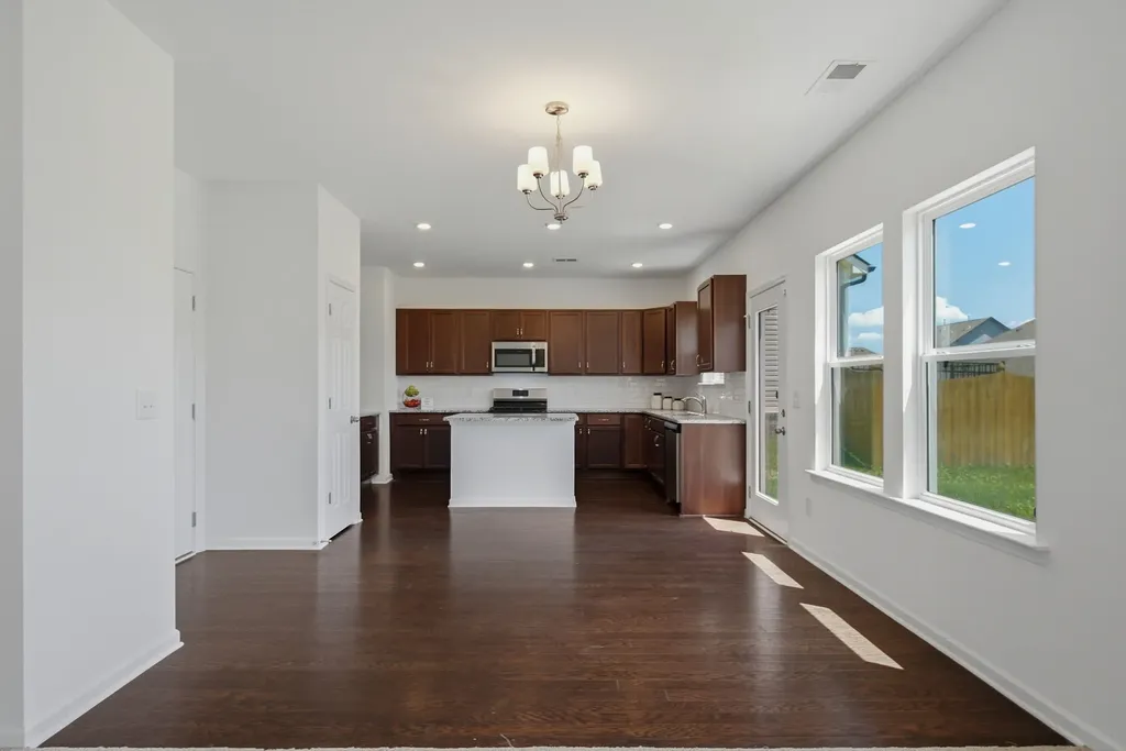 156 Hampshire Way White House TN 37188
