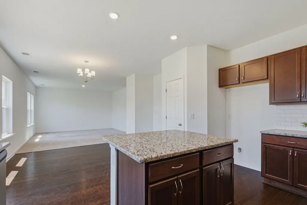 156 Hampshire Way White House TN 37188