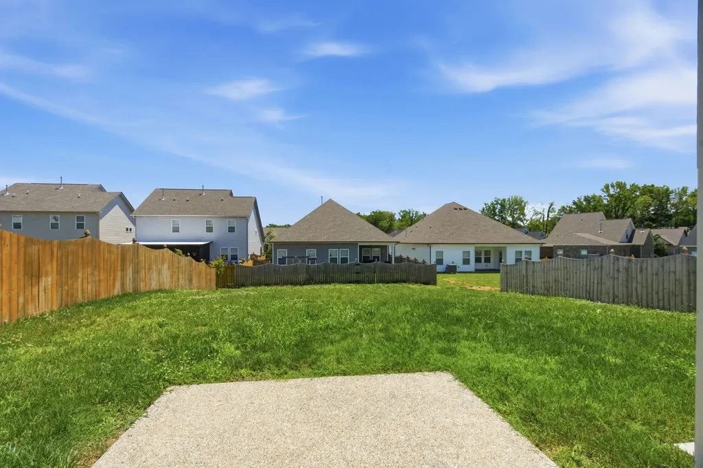 156 Hampshire Way White House TN 37188
