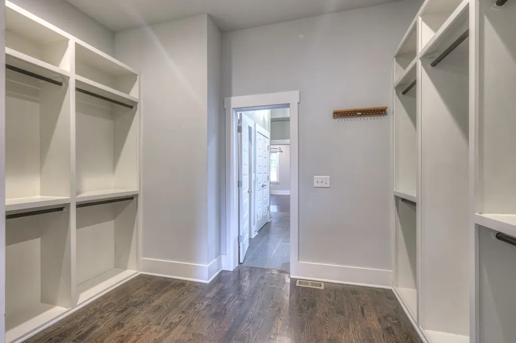1537B Battlefield Drive Nashville TN 37215