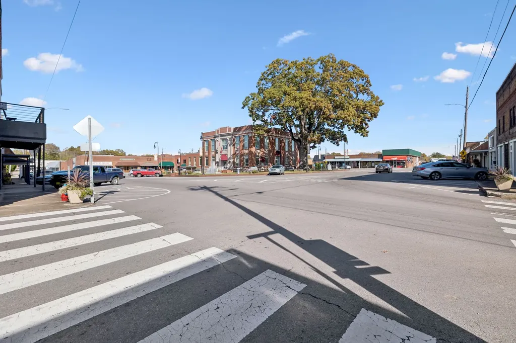 220 Public Square Lafayette TN 37083