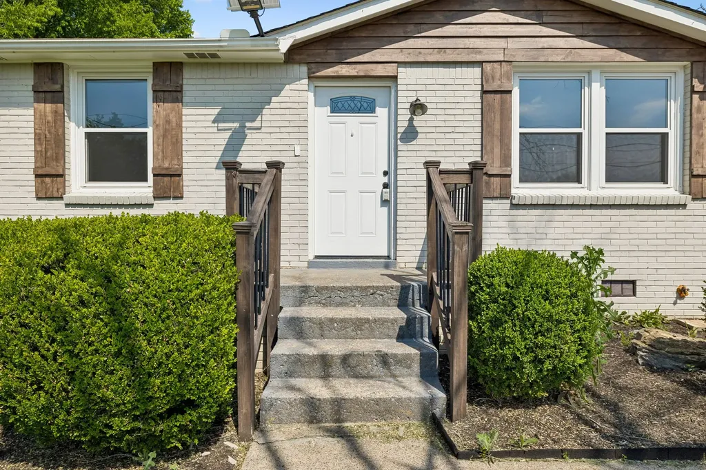 200 S Valley Road Hendersonville TN 37075
