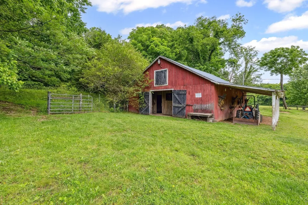 6873 Giles Hill Road College Grove TN 37046