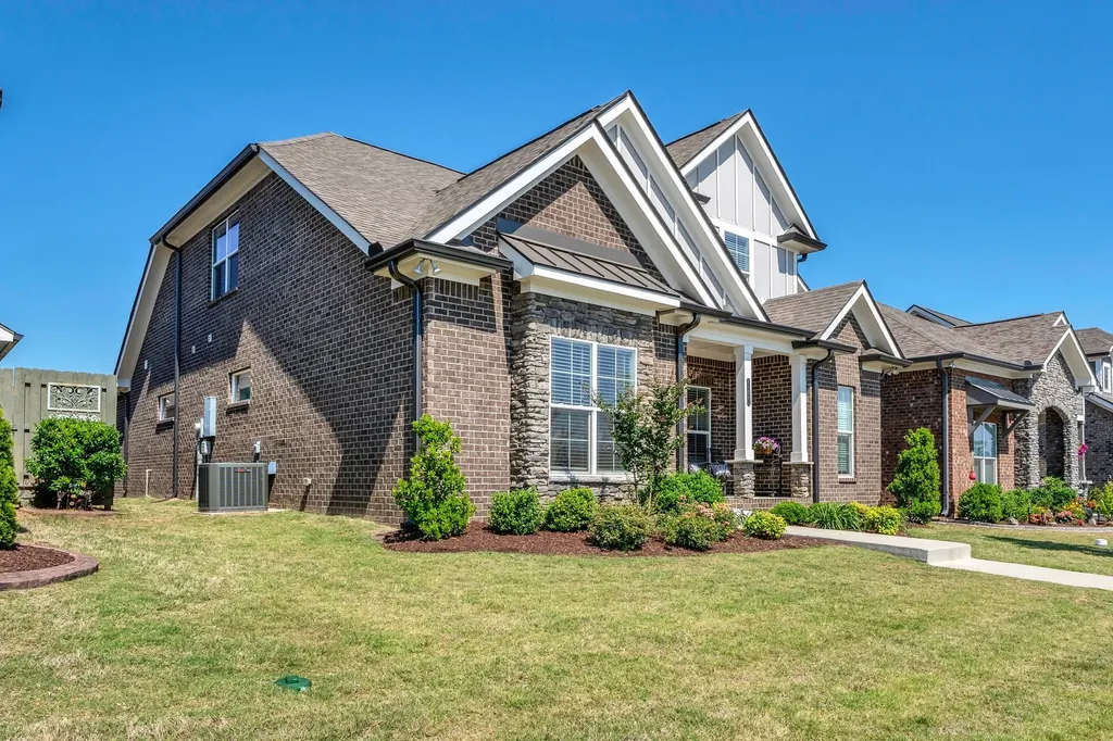 6221 Crawford Drive Hermitage TN 37076
