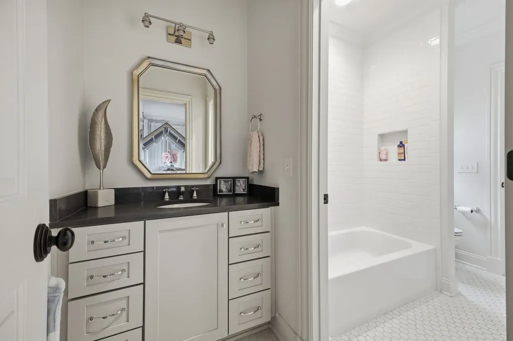 2011B Galbraith Drive Nashville TN 37215