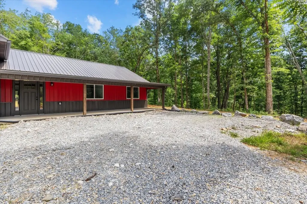 2796 Highway 100 Centerville TN 37033