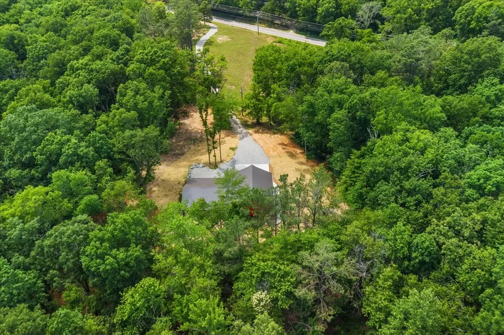 2796 Highway 100 Centerville TN 37033