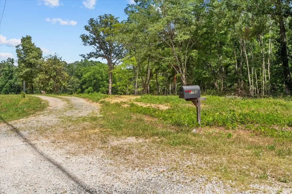 2796 Highway 100 Centerville TN 37033