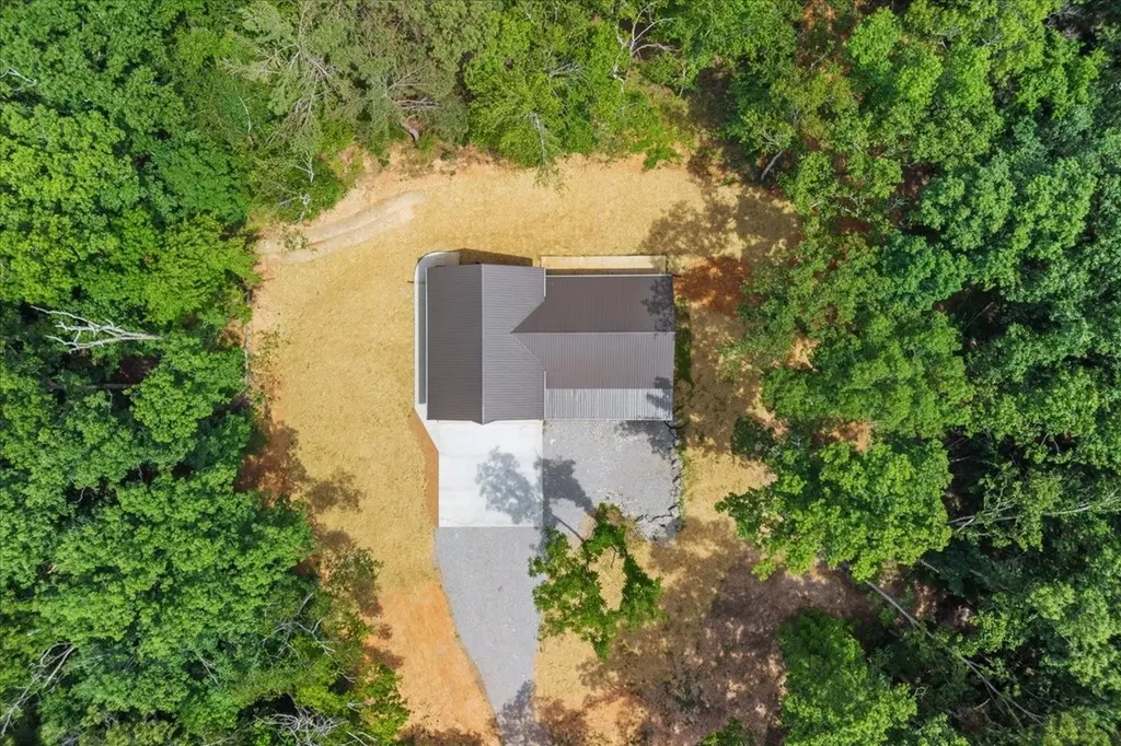 2796 Highway 100 Centerville TN 37033