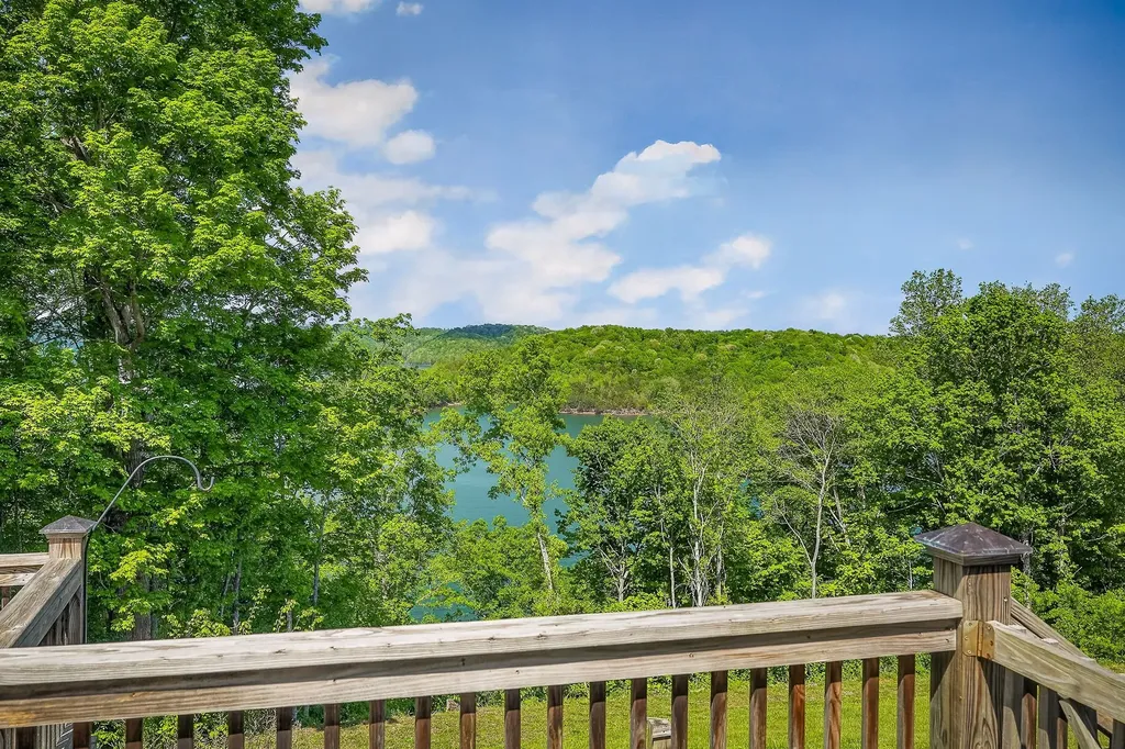 487 Cedar Hill Road Celina TN 38551