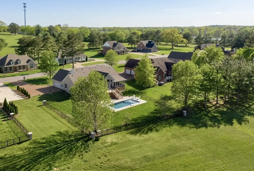 524 Country Club Drive Dickson TN 37055