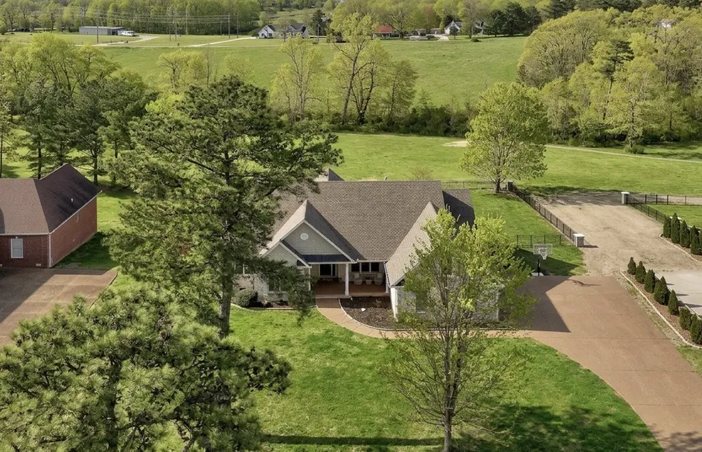 524 Country Club Drive Dickson TN 37055