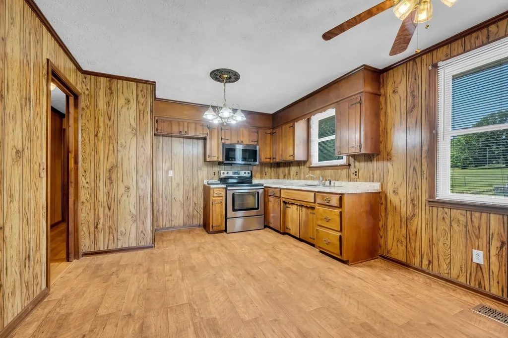 125 Lynn Lane Charlotte TN 37036