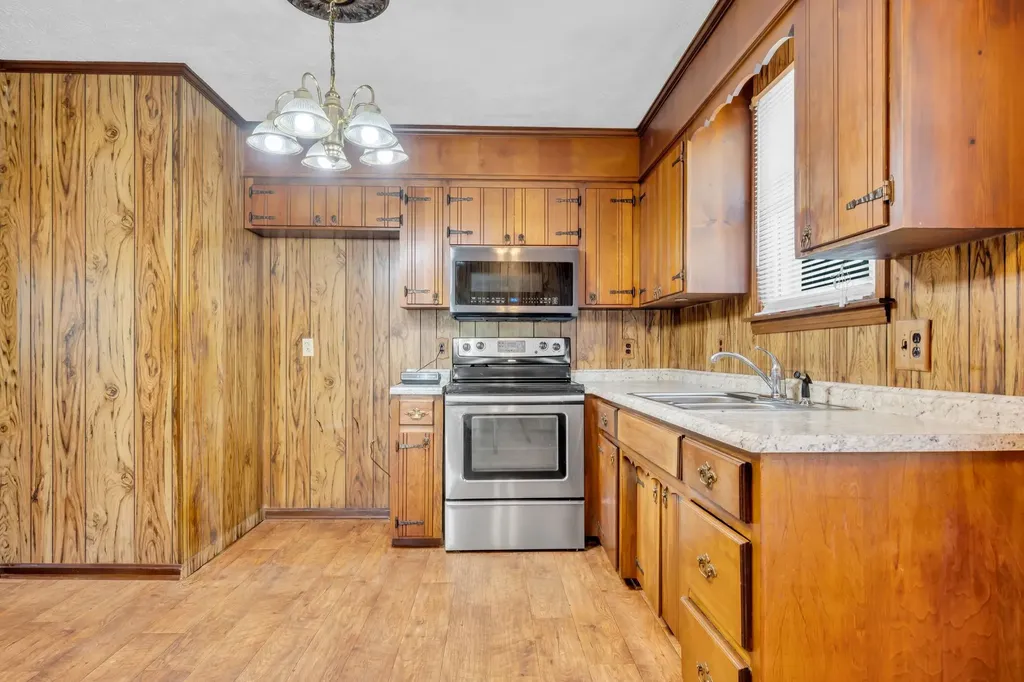 125 Lynn Lane Charlotte TN 37036