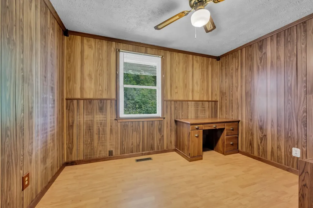 125 Lynn Lane Charlotte TN 37036
