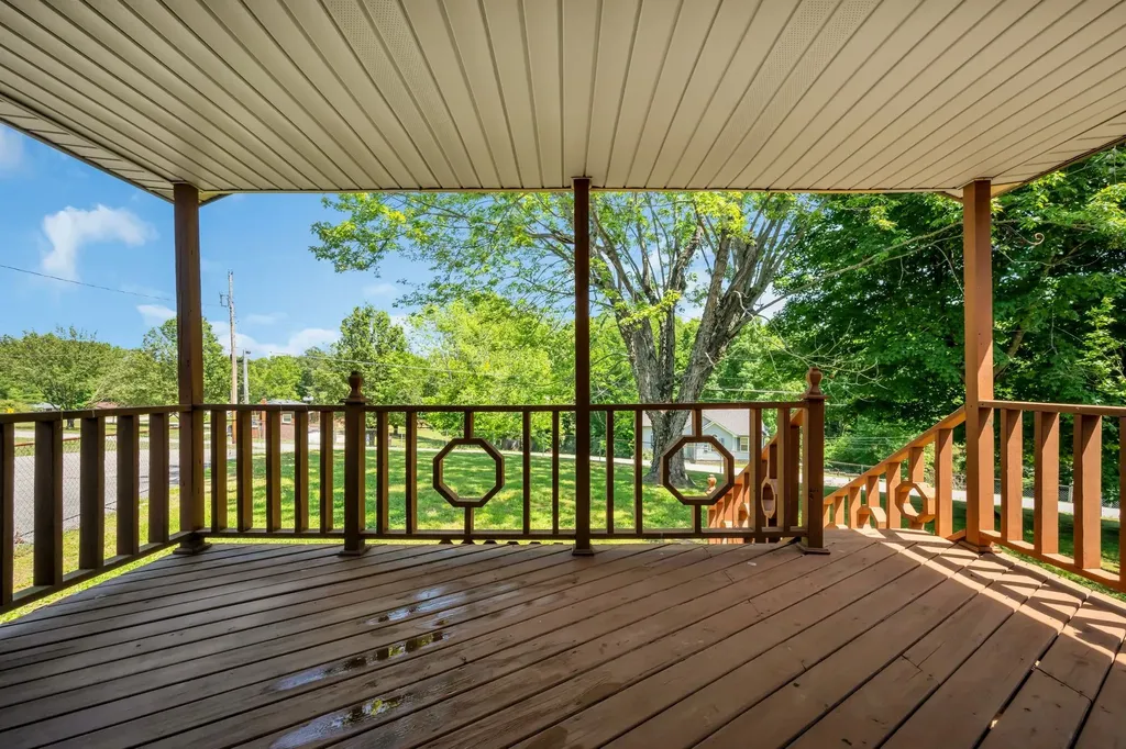 125 Lynn Lane Charlotte TN 37036