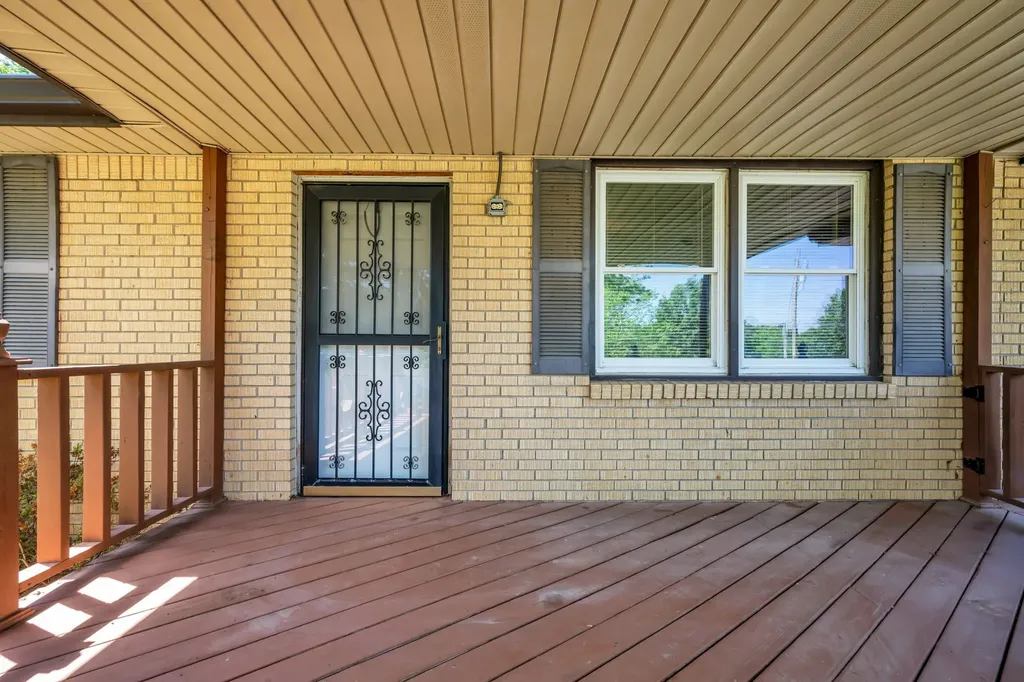 125 Lynn Lane Charlotte TN 37036