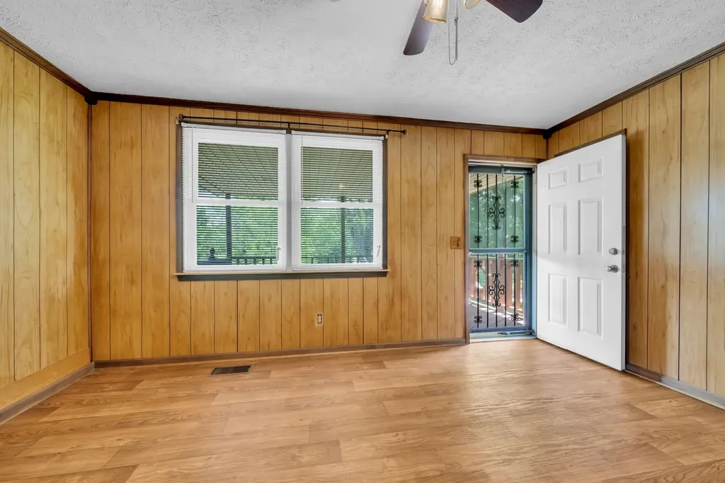 125 Lynn Lane Charlotte TN 37036