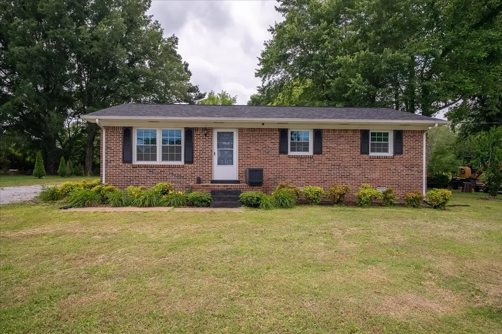3417 Gimlet Road Lawrenceburg TN 38464