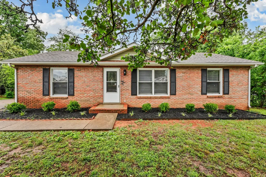 1480 Sunshine Drive Clarksville TN 37042