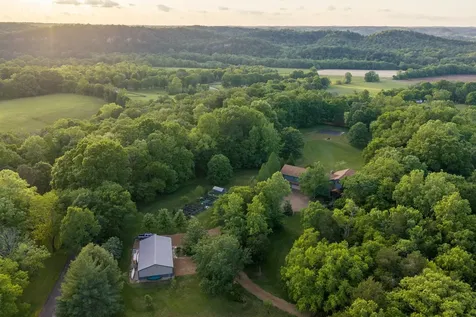 1098 Fred Gibbs Road White Bluff TN 37187