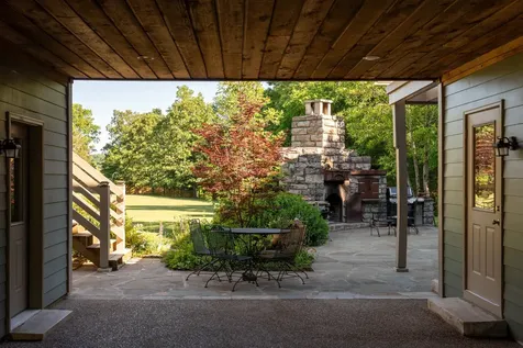 1098 Fred Gibbs Road White Bluff TN 37187