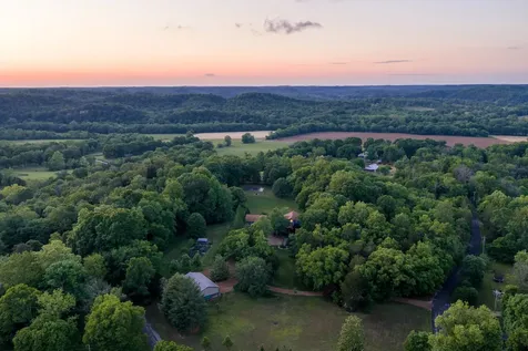 1098 Fred Gibbs Road White Bluff TN 37187