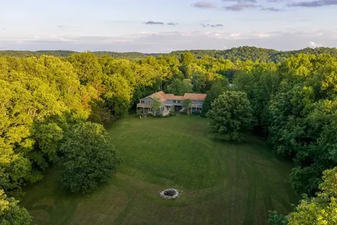 1098 Fred Gibbs Road White Bluff TN 37187