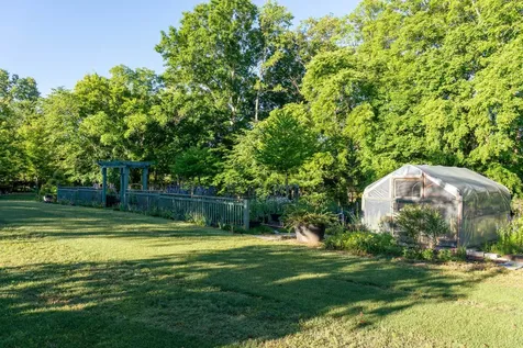 1098 Fred Gibbs Road White Bluff TN 37187