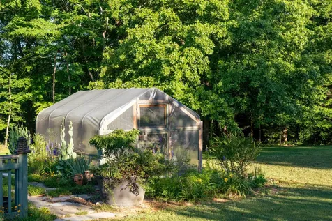 1098 Fred Gibbs Road White Bluff TN 37187