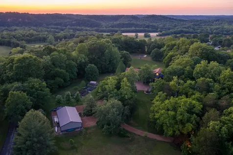 1098 Fred Gibbs Road White Bluff TN 37187