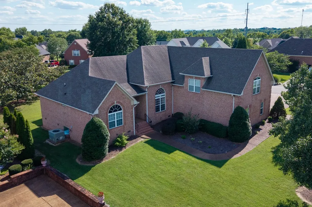 105 Robin Point Gallatin TN 37066